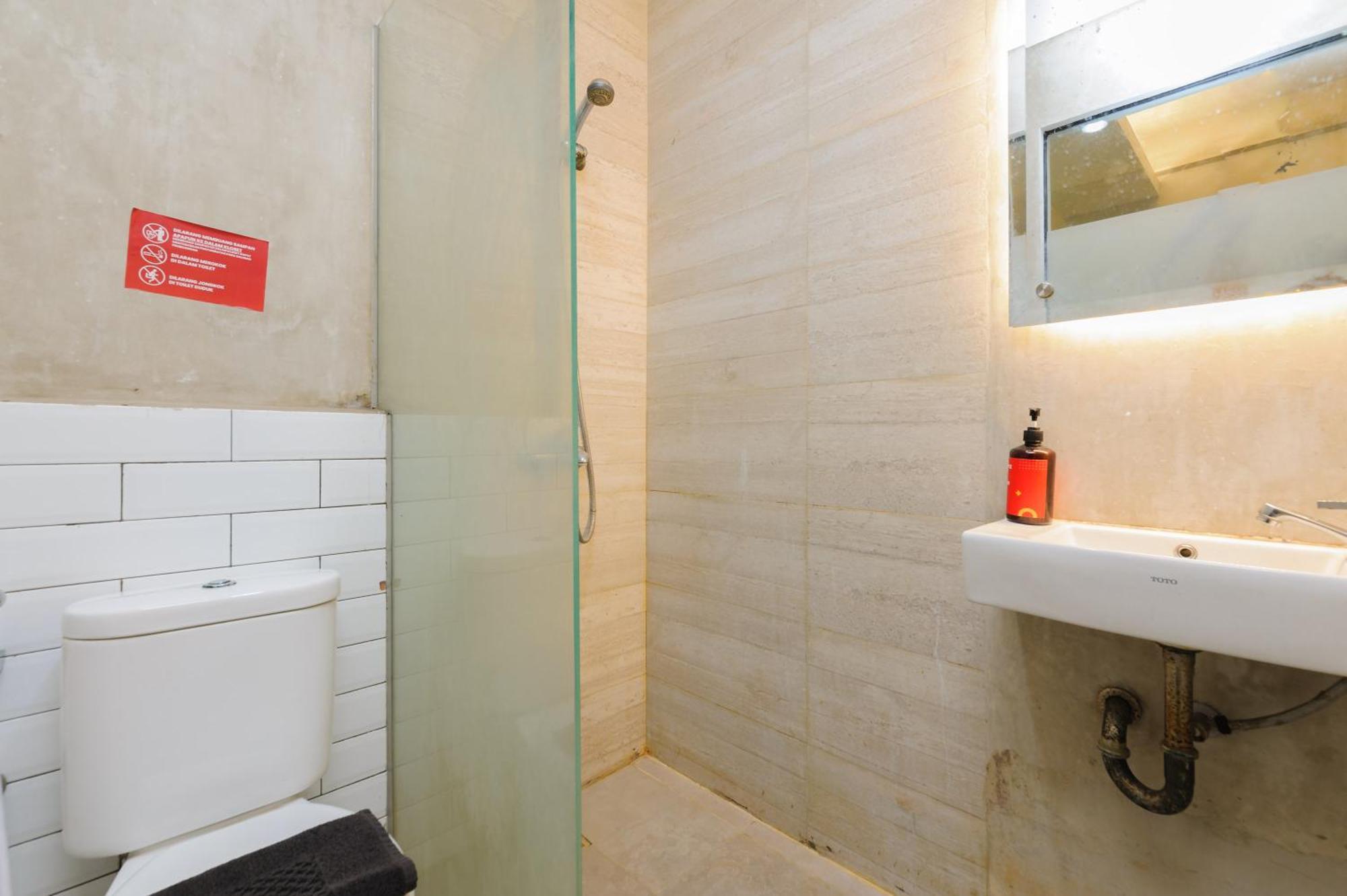 Urbanview Caverna Gandaria By Reddoorz Jakarta Exterior photo