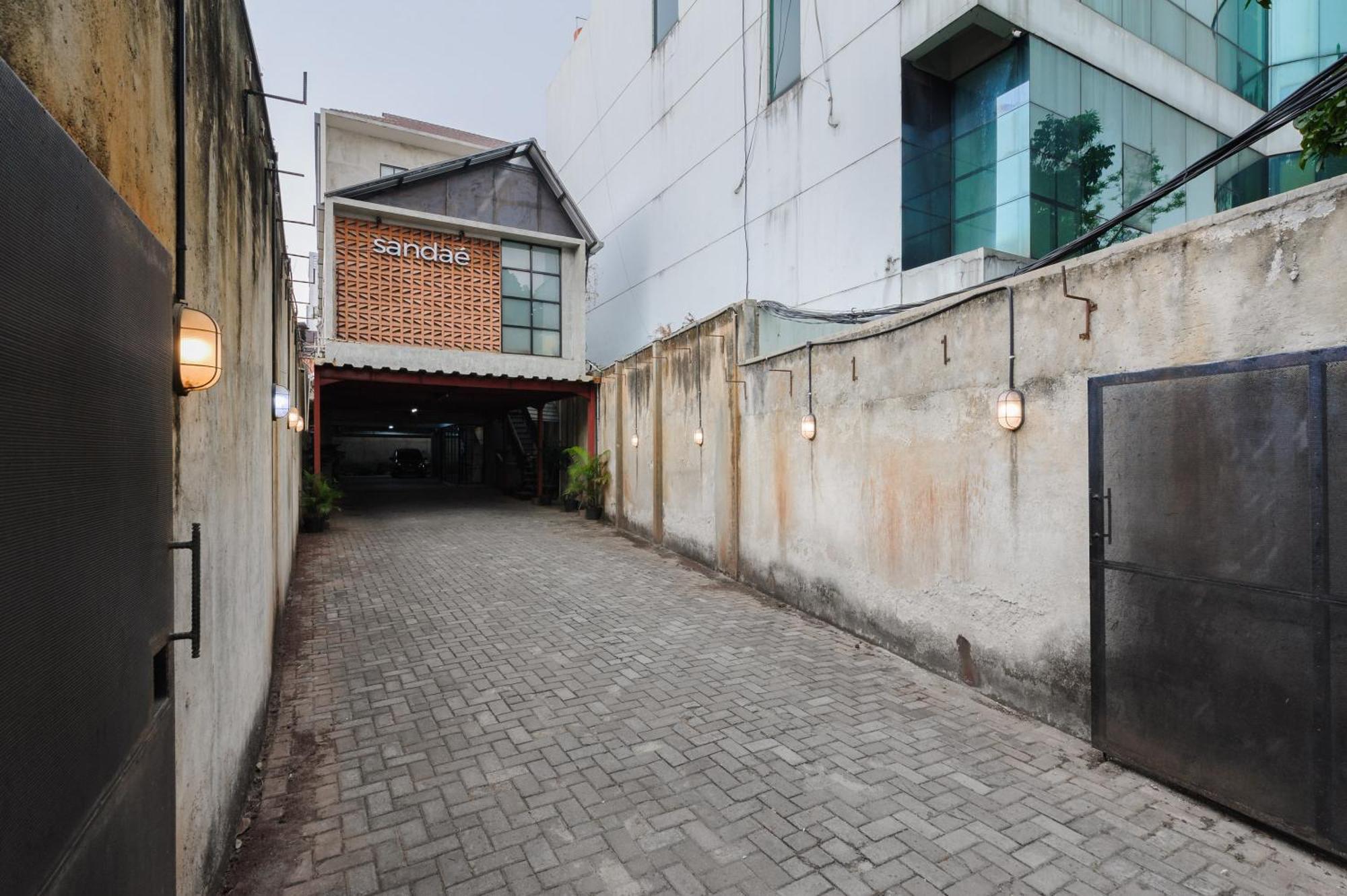 Urbanview Caverna Gandaria By Reddoorz Jakarta Exterior photo