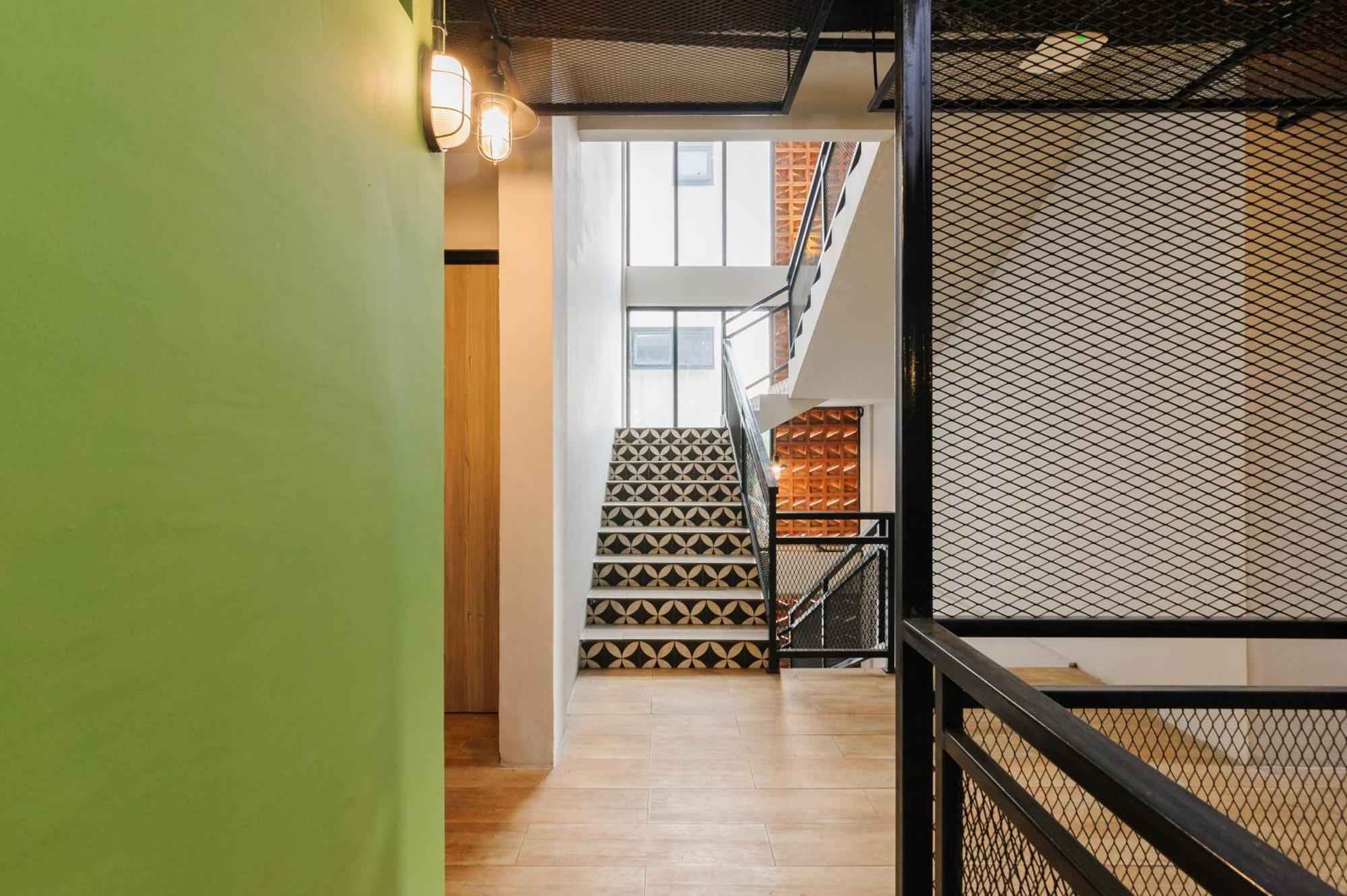 Urbanview Caverna Gandaria By Reddoorz Jakarta Exterior photo