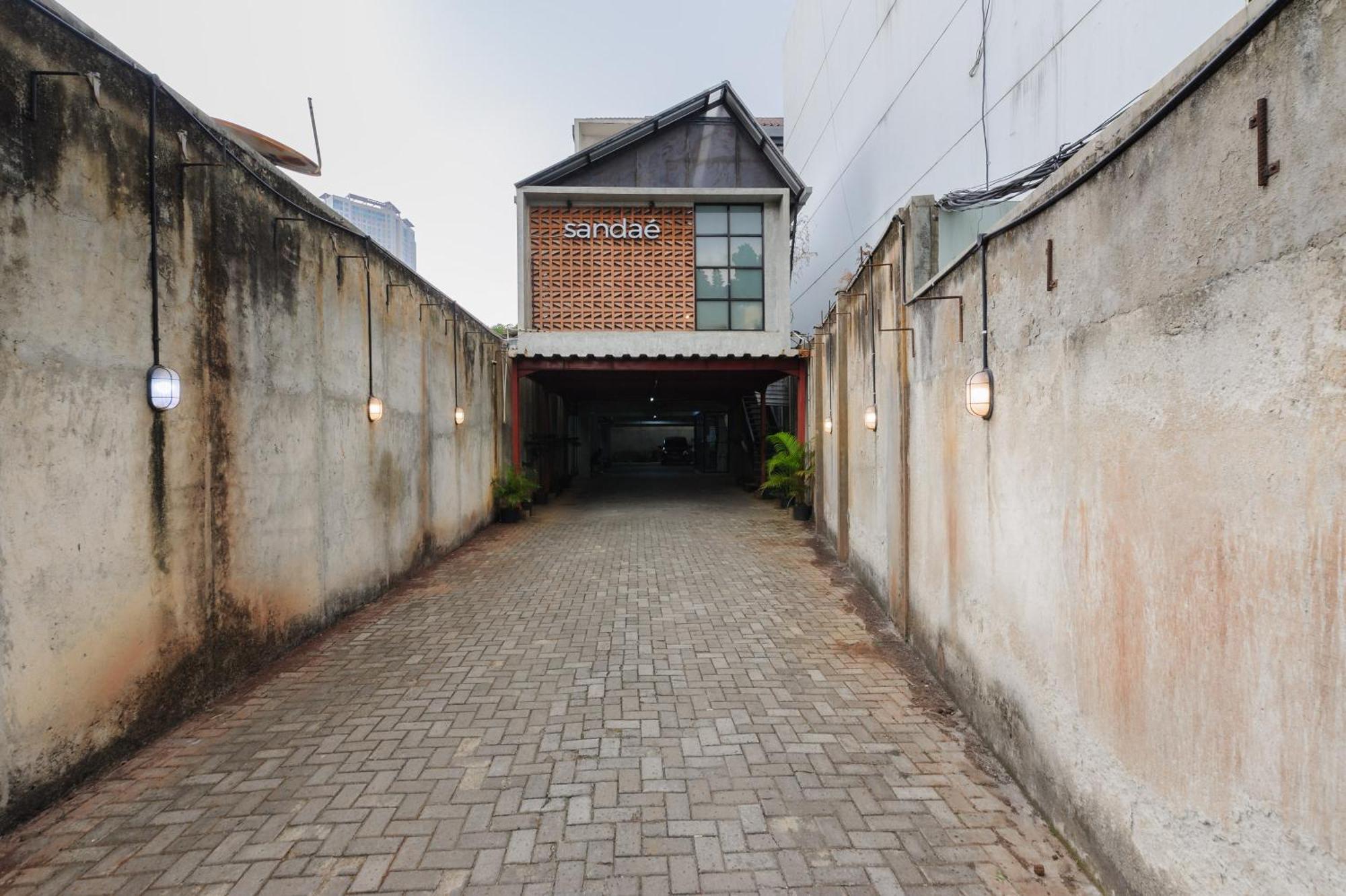 Urbanview Caverna Gandaria By Reddoorz Jakarta Exterior photo