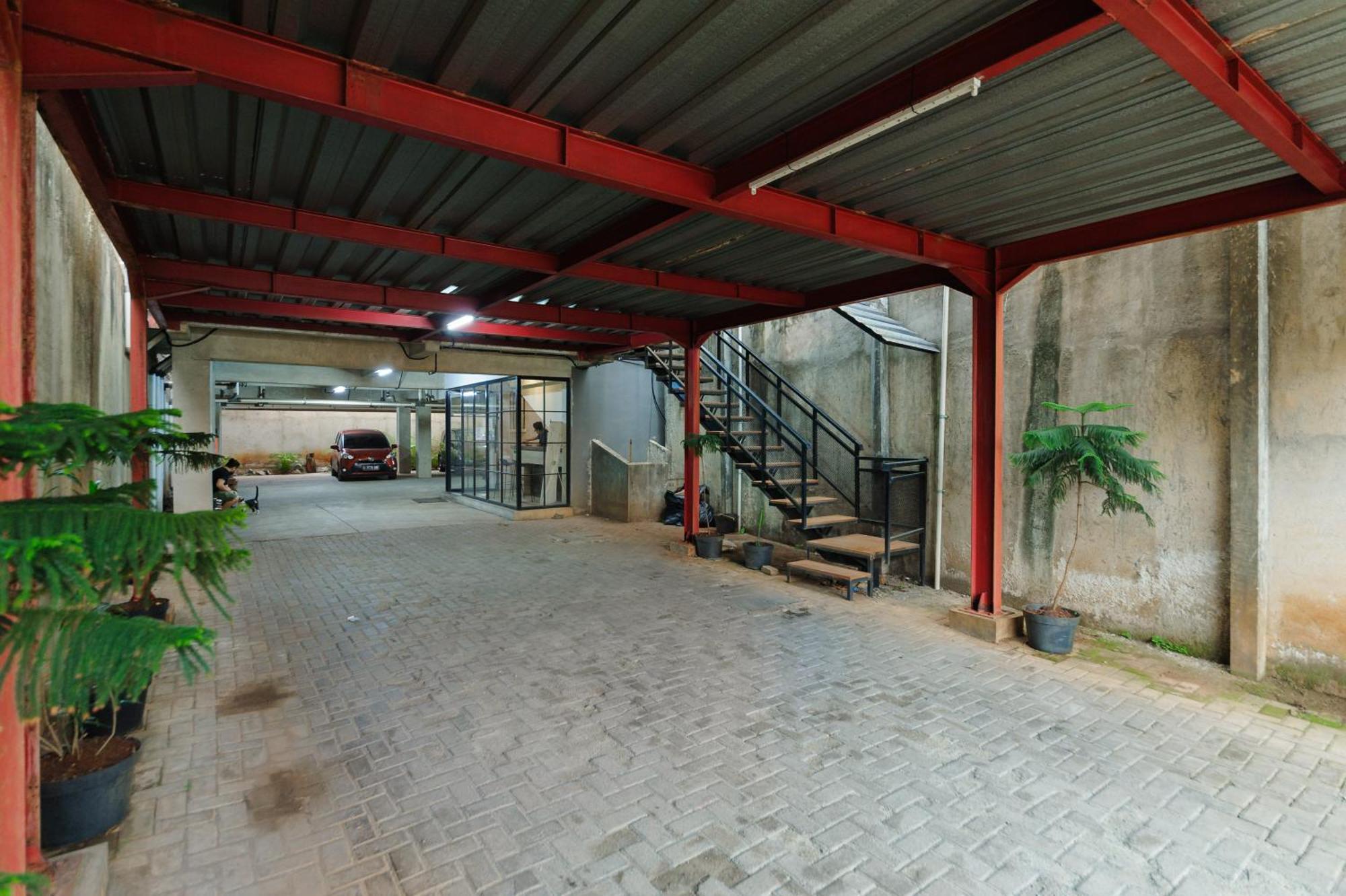 Urbanview Caverna Gandaria By Reddoorz Jakarta Exterior photo