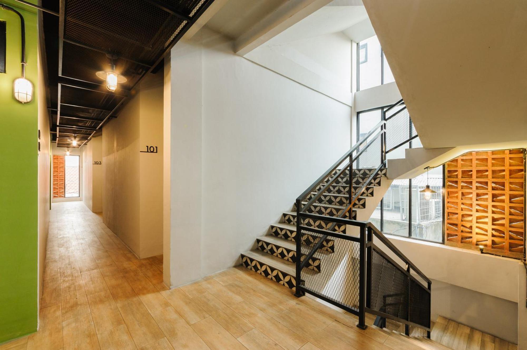 Urbanview Caverna Gandaria By Reddoorz Jakarta Exterior photo