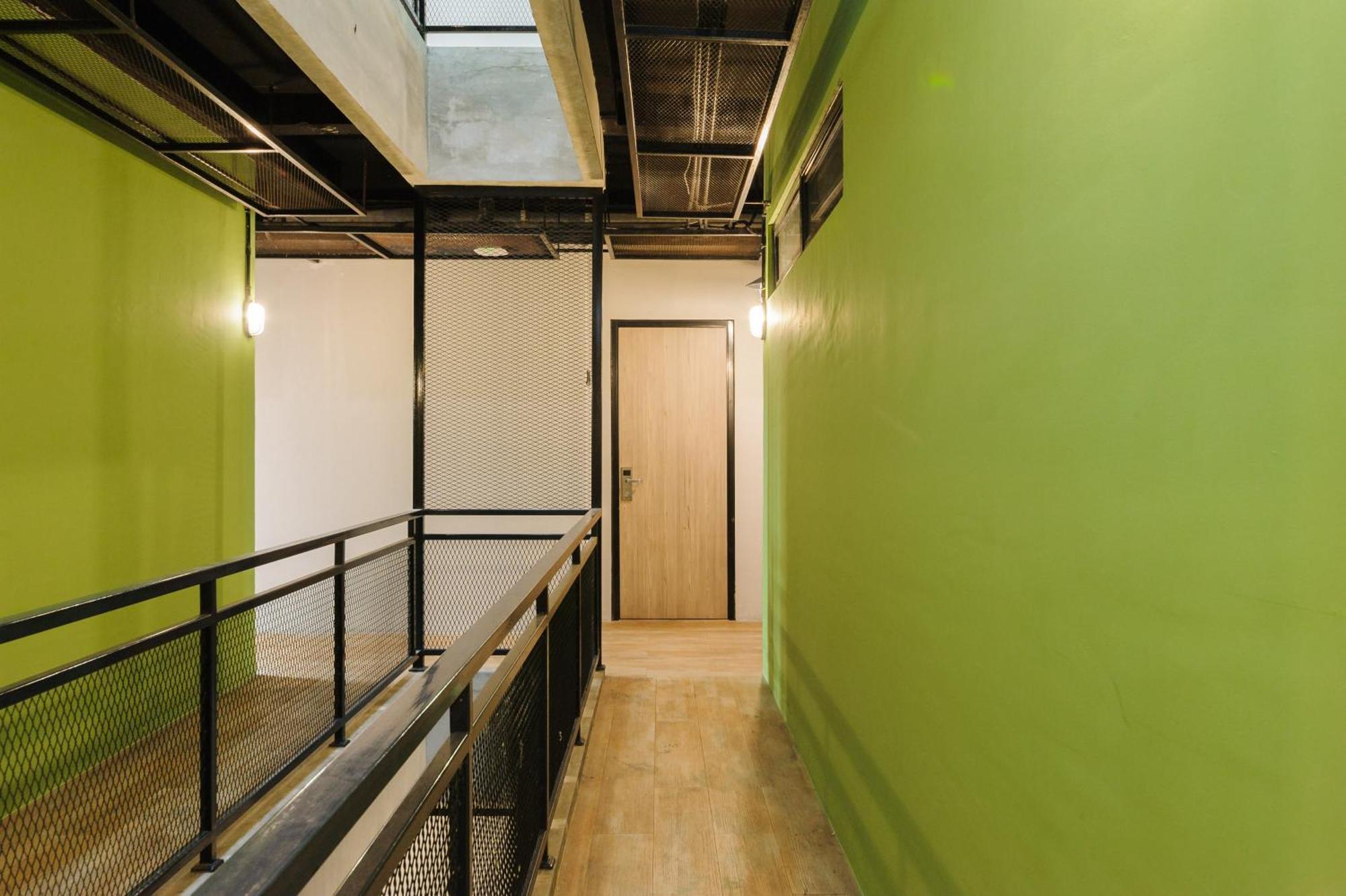 Urbanview Caverna Gandaria By Reddoorz Jakarta Exterior photo
