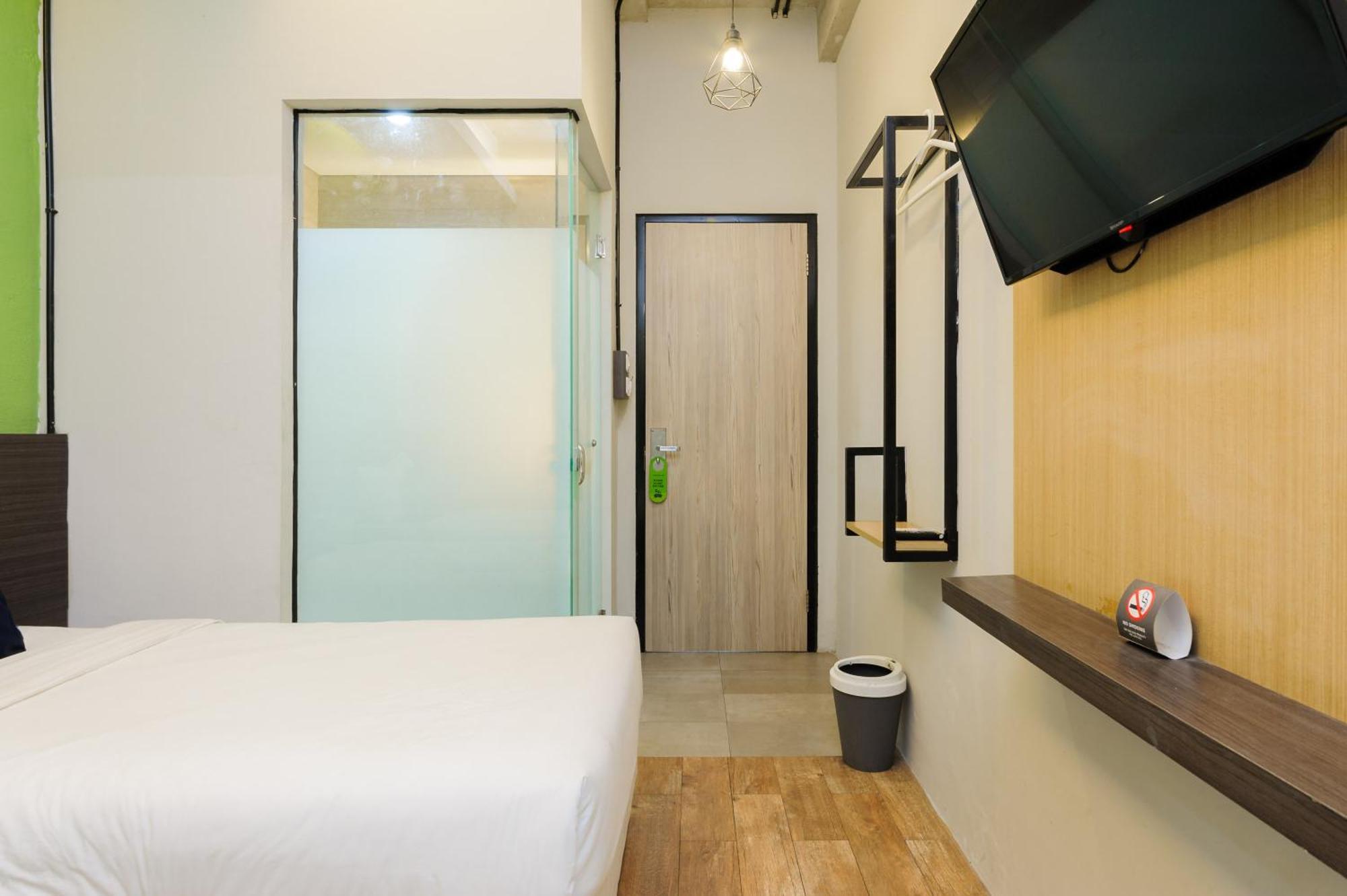 Urbanview Caverna Gandaria By Reddoorz Jakarta Exterior photo